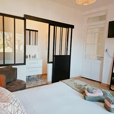 Lumineux à 10 Min De Marche Du Centre Appartement