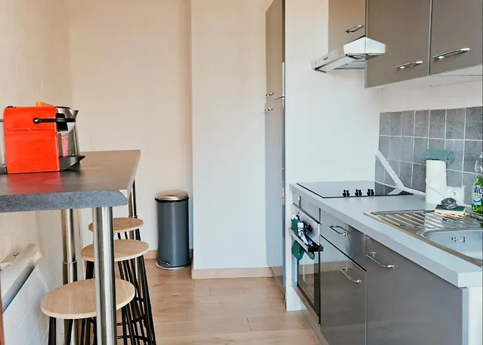 Lumineux Proche Du Centre